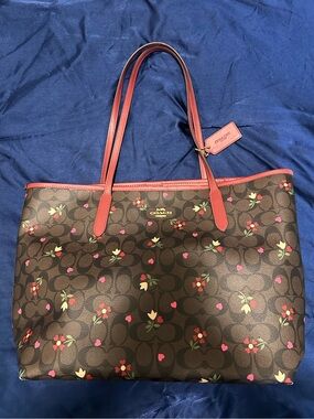 Large Coach City Tote In Signature Canvas With Heart Petal Print